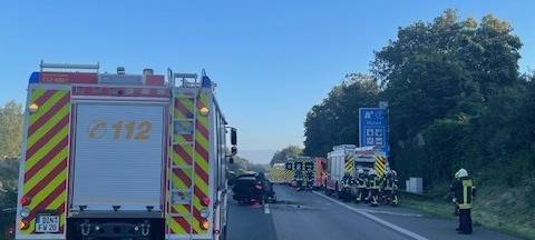 Auto überschlägt sich auf A3 bei Hünxe - zwei Verletzte