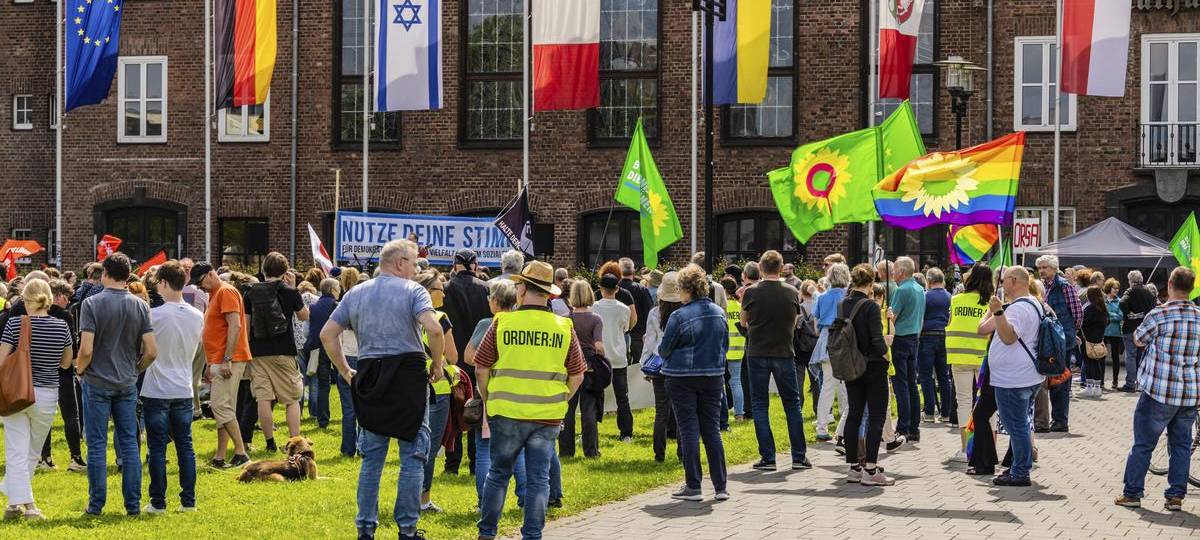 500 Menschen demonstrierten vor der Europawahl in Dinslaken