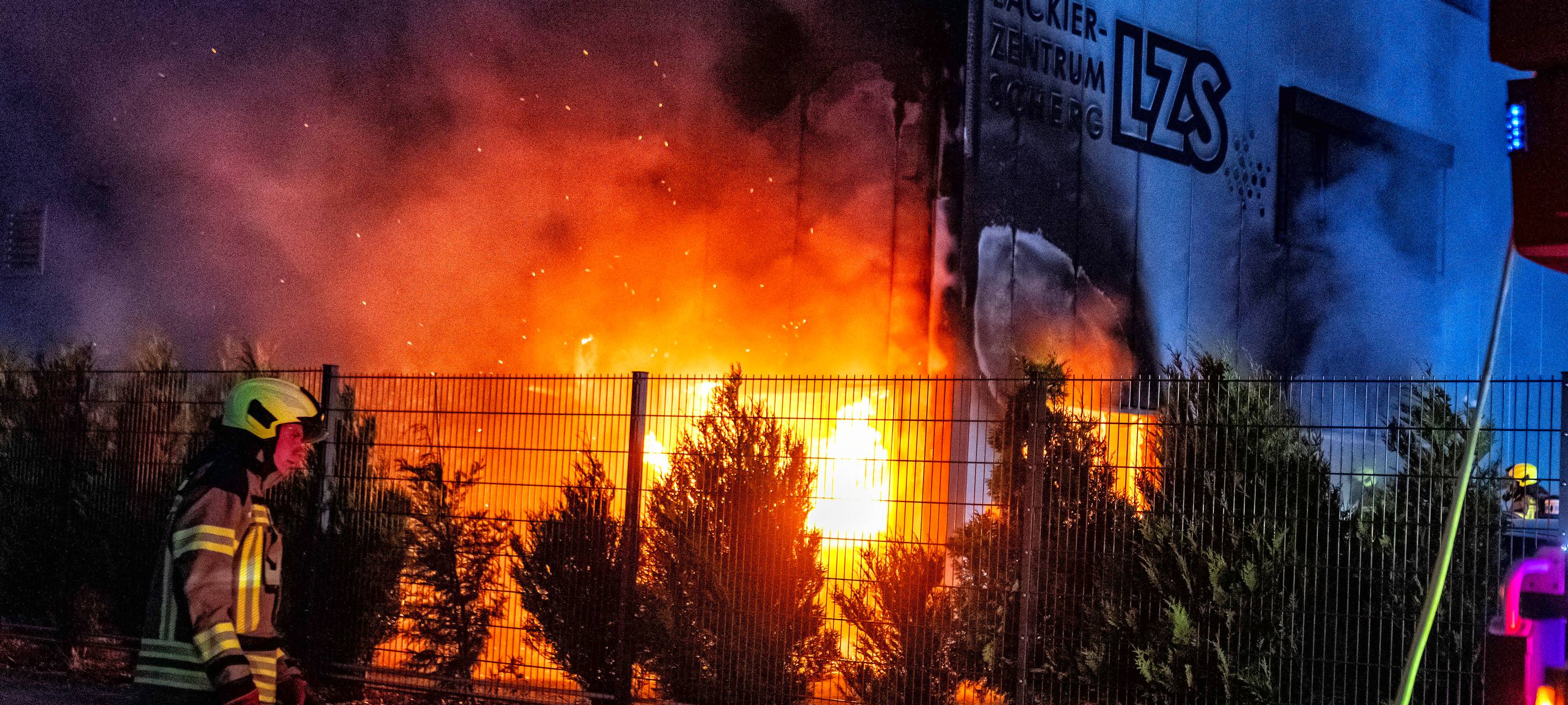 Polizei sucht Zeugen nach Großbrand in Alpener Lackiererei