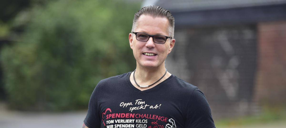 "Oppa Tom" durchwandert den Kreis Wesel für den guten Zweck