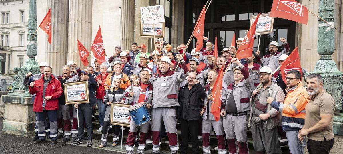 Stahlarbeiter aus der Region protestieren vor Krupp-Stiftung