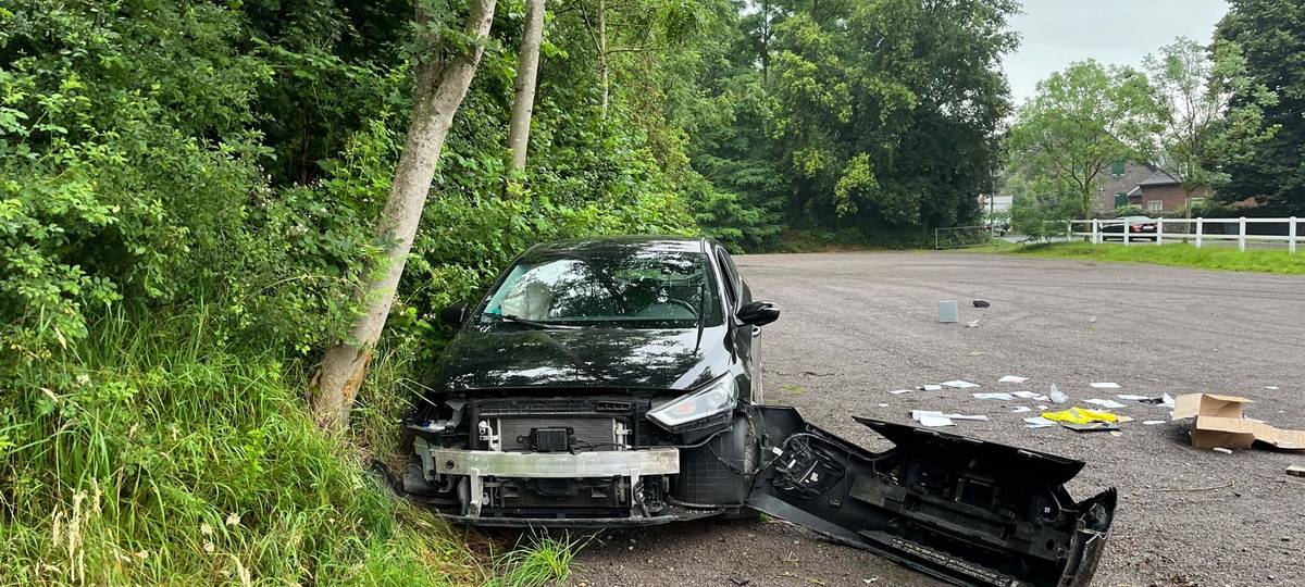 Rheinberger (37) baut kuriosen Unfall in Duisburg