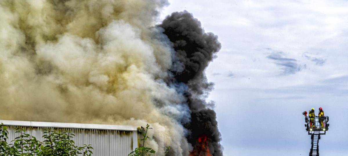 Selbstentzündetes Akku - Ursache für Garagenbrand in Alpen