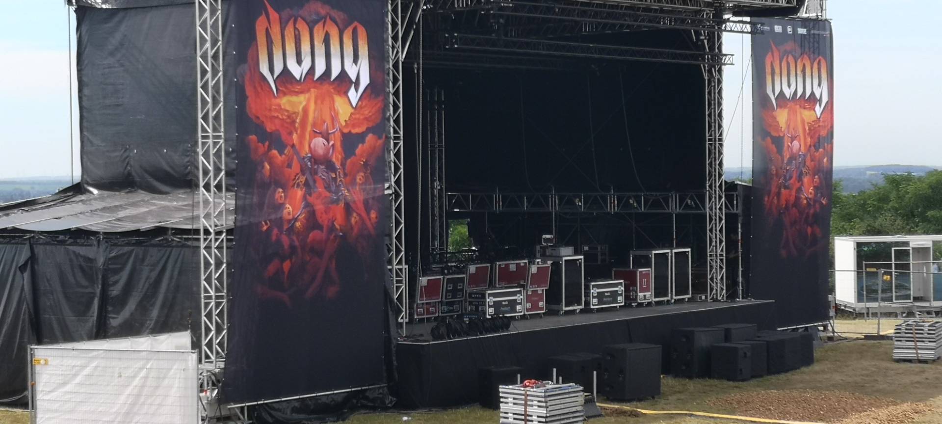 Halde Norddeutschland: Metal-Fans rocken beim Dong Open Air