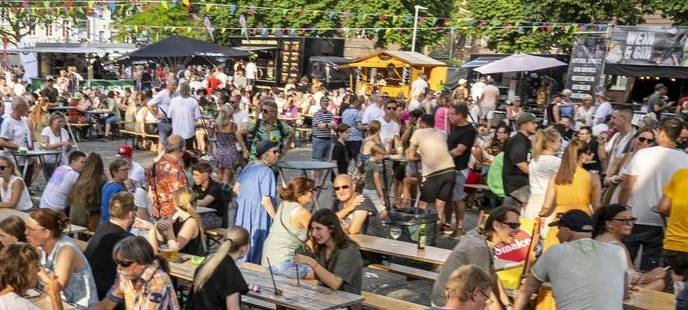 Urlaubsfeeling mit Strand ab heute bei "Moers Karibisch"