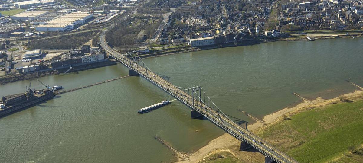 Wieder freie Fahrt für schwere Laster auf Uerdinger Brücke