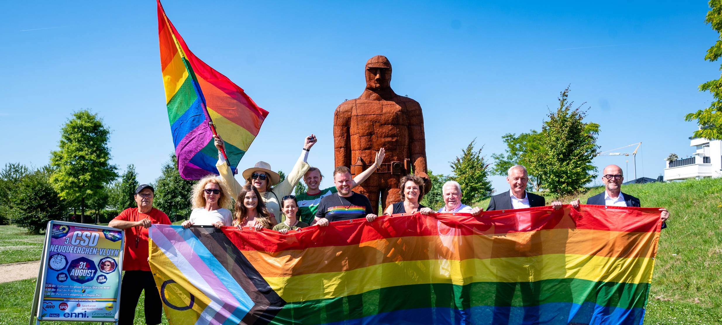 CSD Ende August - Neukirchen-Vluyn hisst Regenbogenflagge