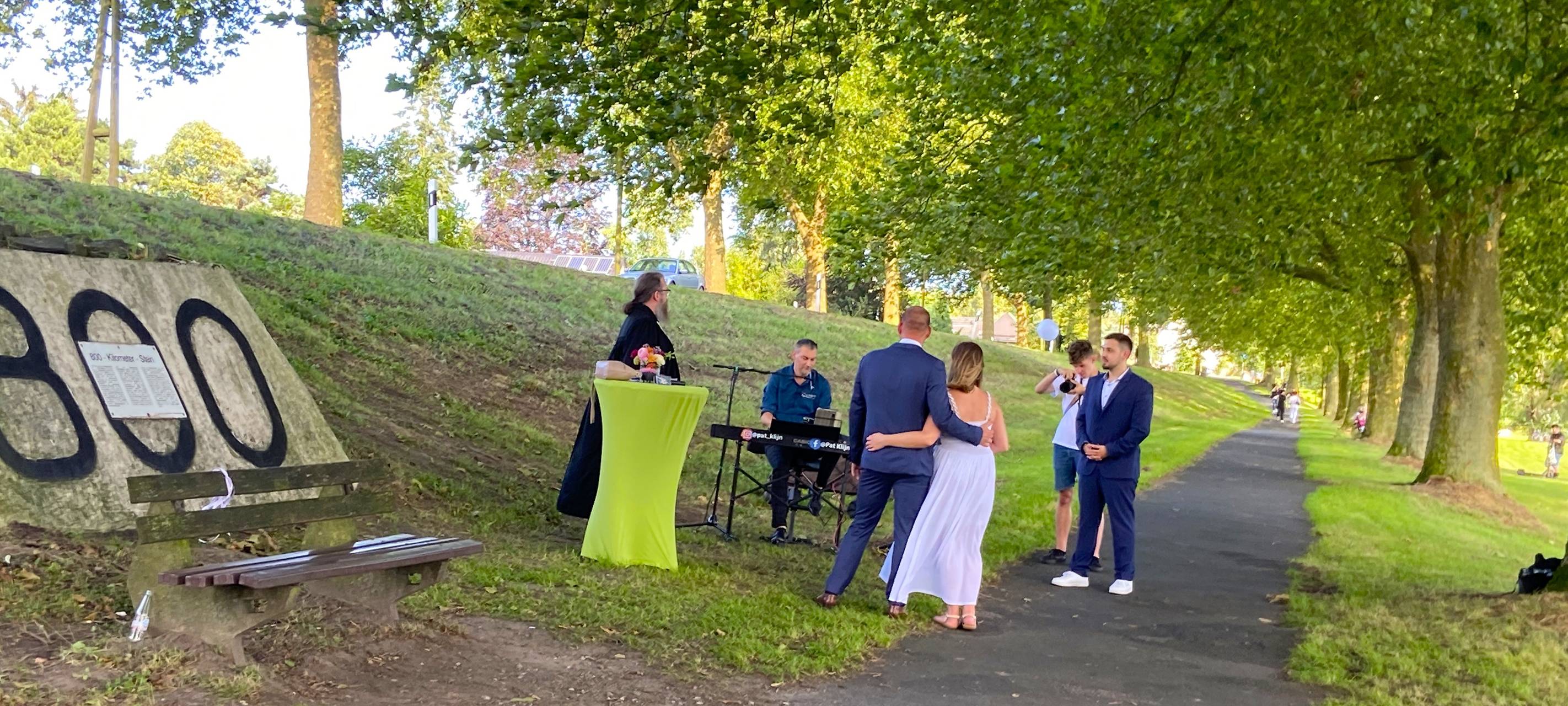 98 Paare sagen JA auf Pop-Up-Hochzeit in Voerde