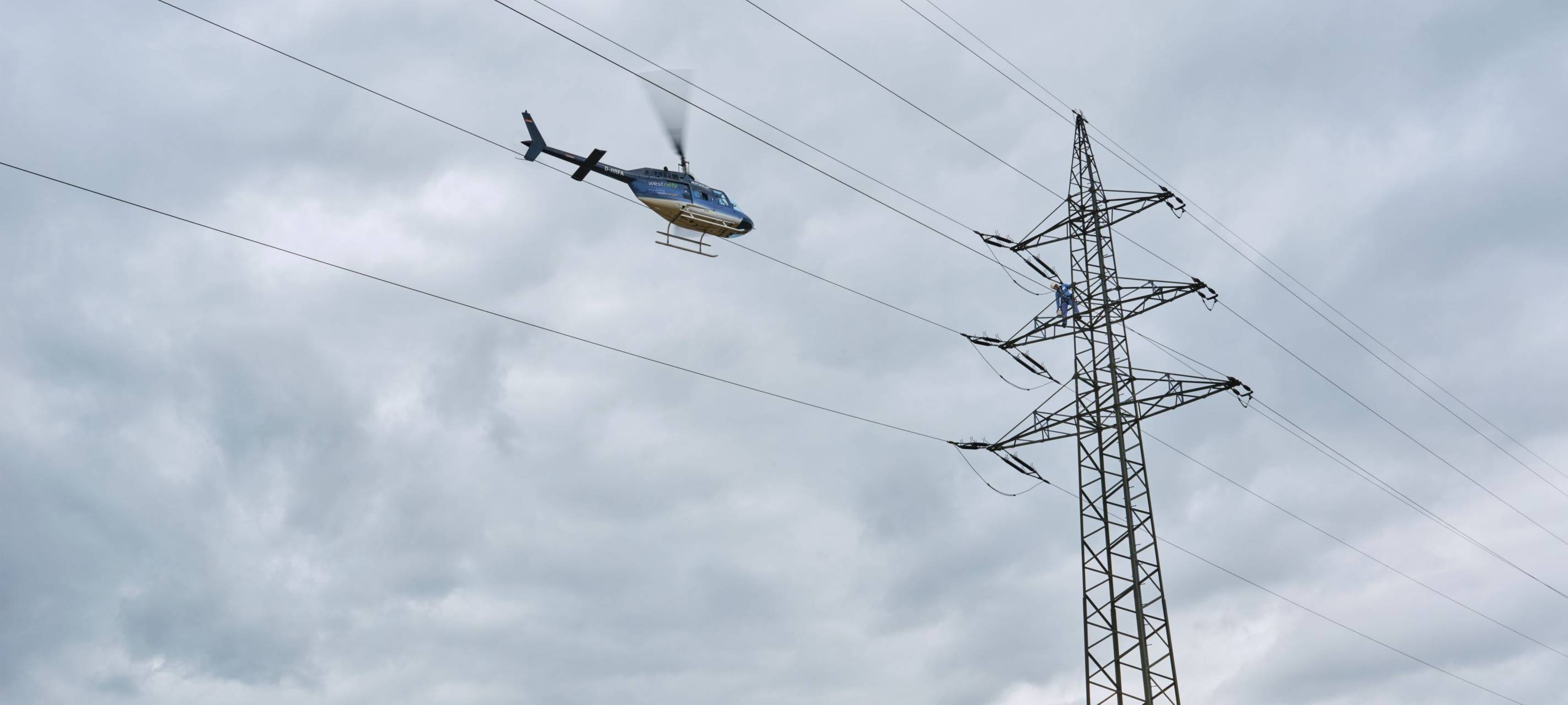 Westnetz kontrolliert Stromleitungen mit Hubschrauber