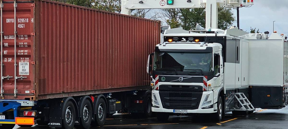 Riesen-Röntgengerät unterstützt Zoll am Duisburger Hafen