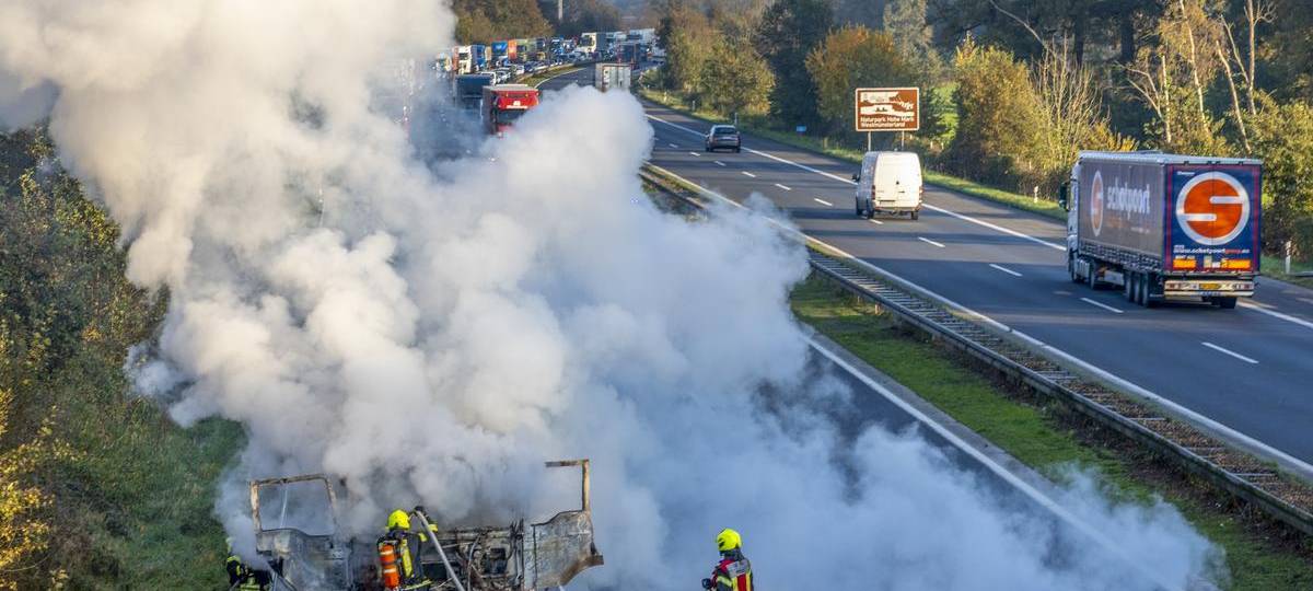 LKW-Brand auf der A3 zwischen Wesel und Hamminkeln