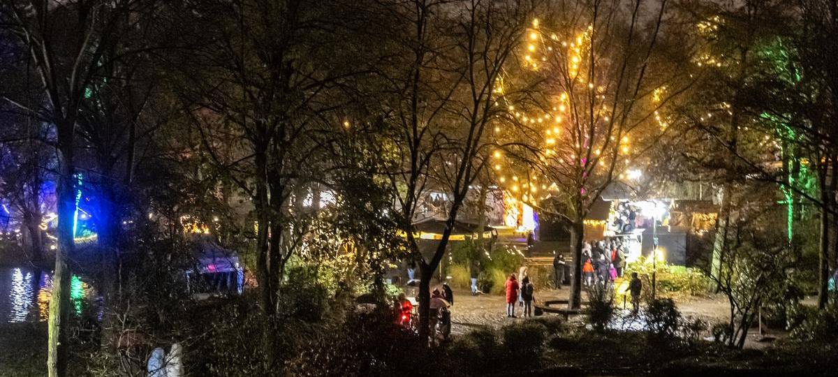 Adventsstimmung in Wesel mit Eisbahn und Hüttenzauber