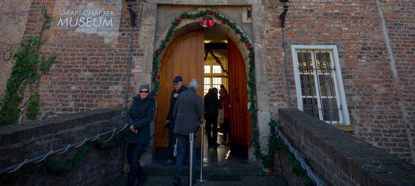 Museumssonntag und Adventsbasar rund ums Moerser Schloss