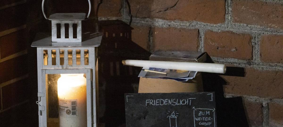 Xantener Pfadfinder nehmen Friedenslicht aus Betlehem entgegen