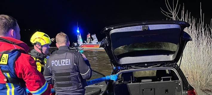 In Xanten wurde ein Auto aus dem Rhein geborgen