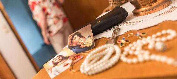 Trickbetrüger stiehlt Schmuck einer Seniorin in Rheinberg