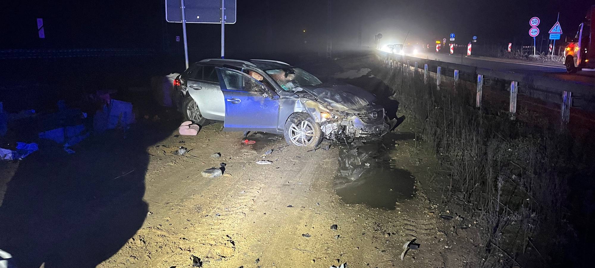 Auto fährt in Wesel in Baustellenbereich - drei Verletzte