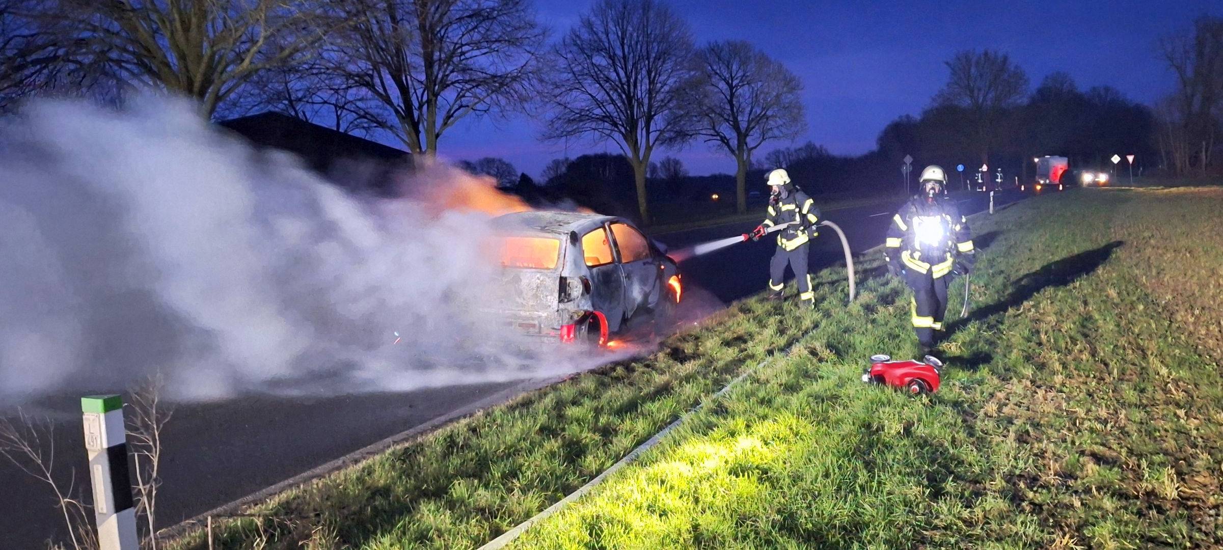 Auto brennt in Sonsbeck aus - Insassen nicht vor Ort