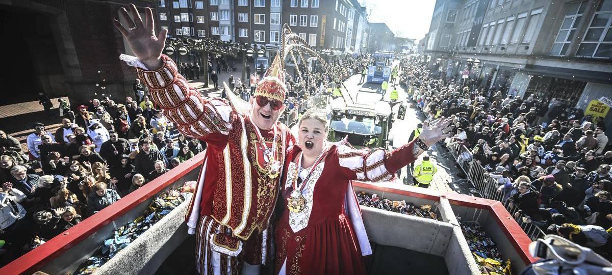 Rosenmontagszüge: 17.000 in Rheinberg, 15.000 in Wesel