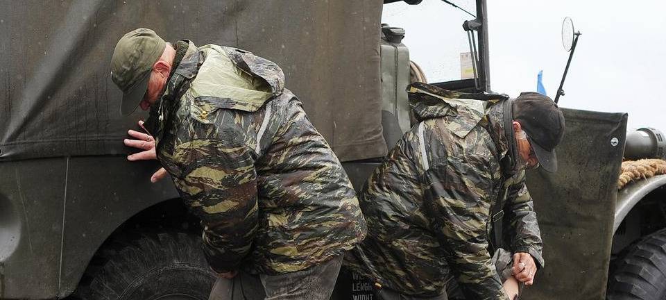 Niederländische Armee übt auf dem Rhein bei Kalkar