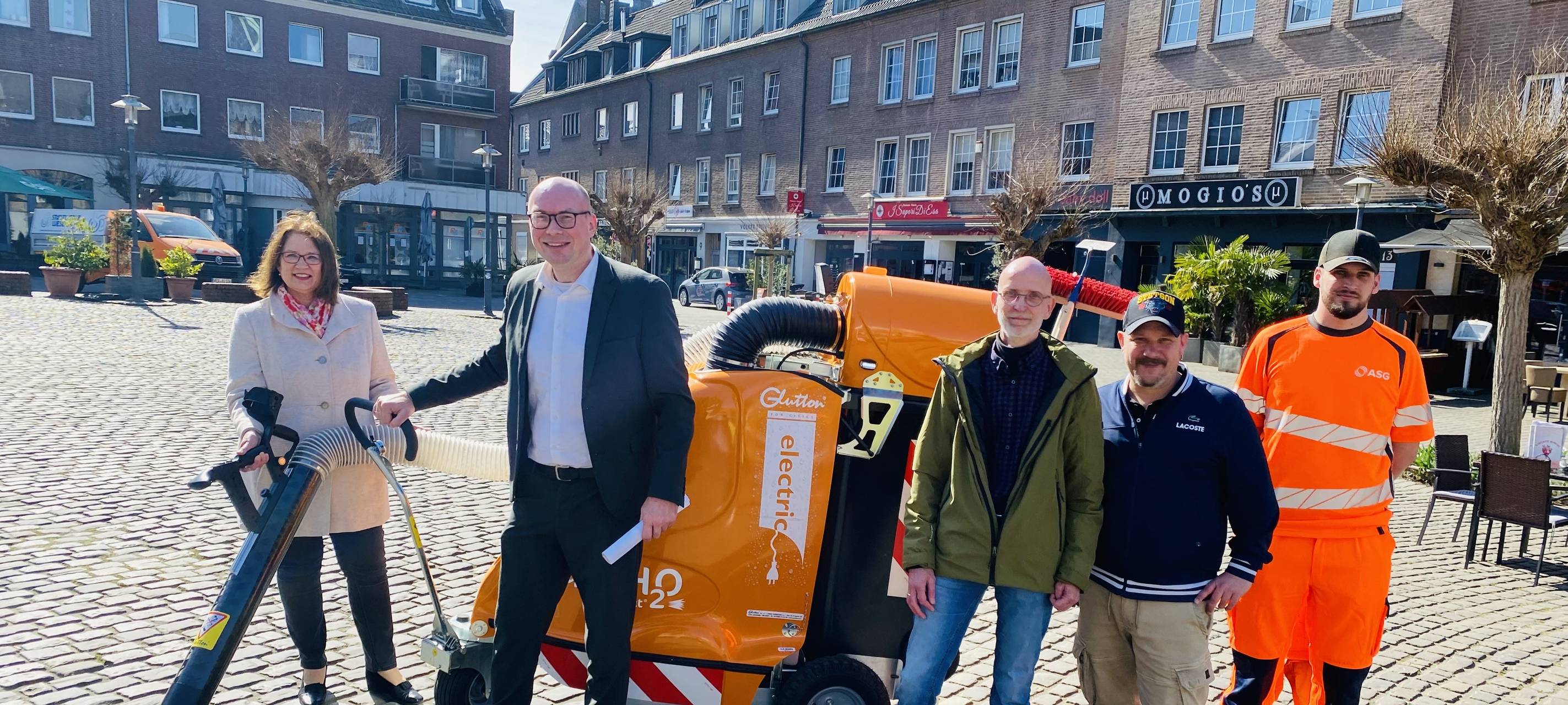 Wesel setzt Spezialsauger gegen Zigarettenstummel ein