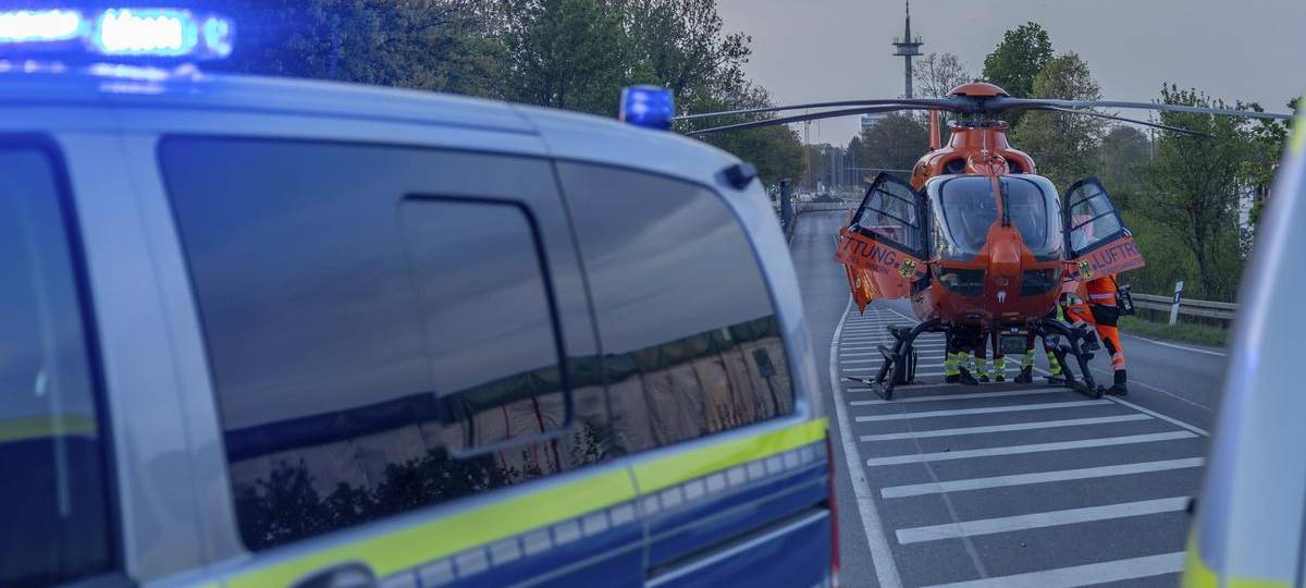 46-Jähriger bei Unfall auf B8 in Wesel schwer verletzt