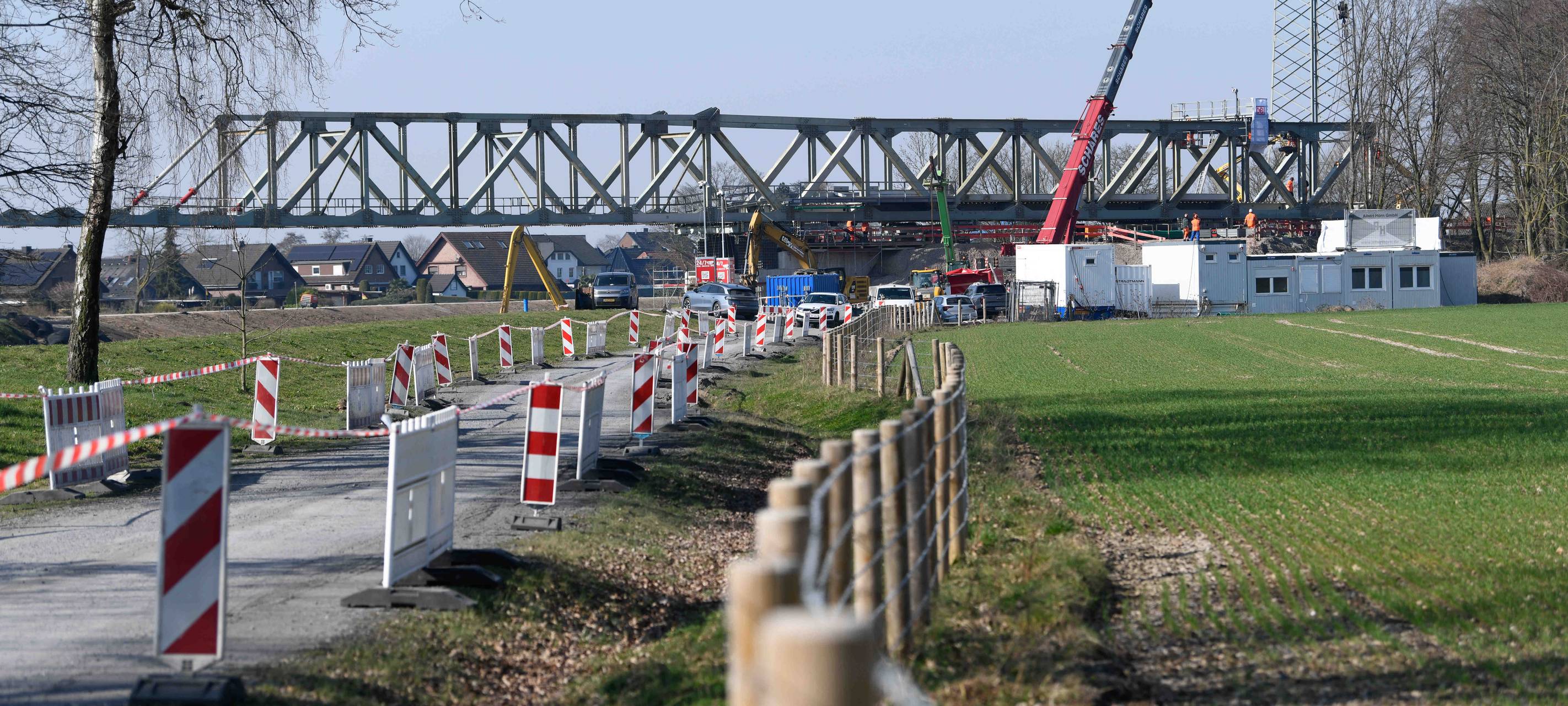 Behelfsbrücke Emmelsum: Am Donnerstag rollt der erste Zug
