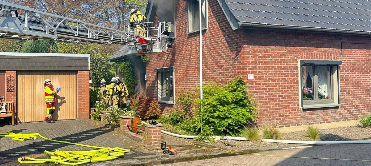Frau bei Brand in Xanten-Marienbaum lebensgefährlich verletzt