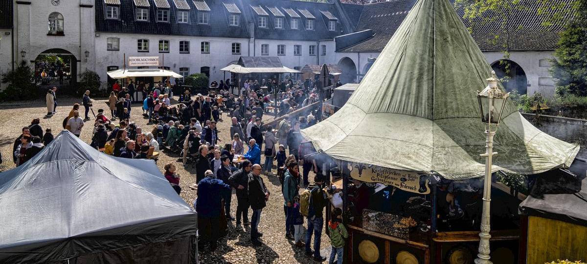 Mittelalterspektakel auf Schloss Lauersfort in Moers