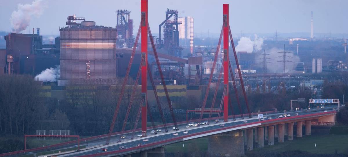 A42 bei Moers Richtung Duisburg bis Montagmorgen gesperrt