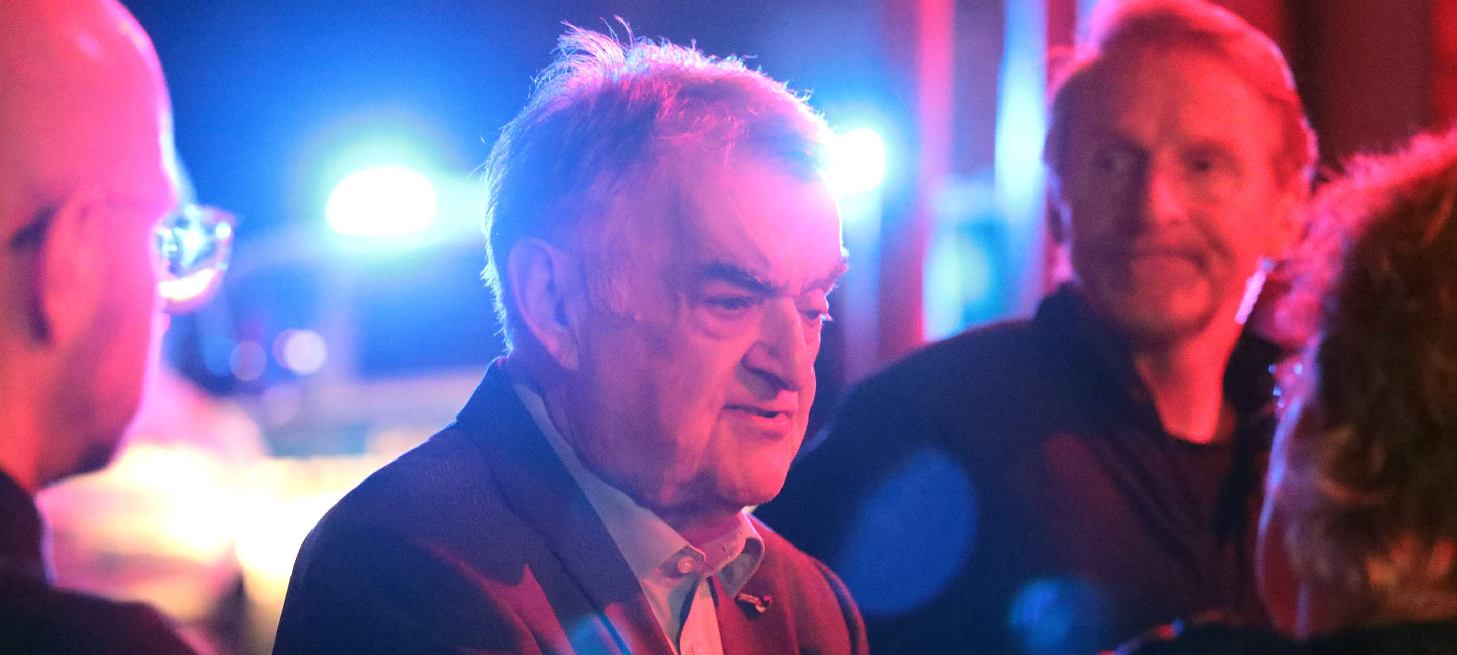 NRW-Innenminister Reul bei Razzia in Dinslakener Diskothek