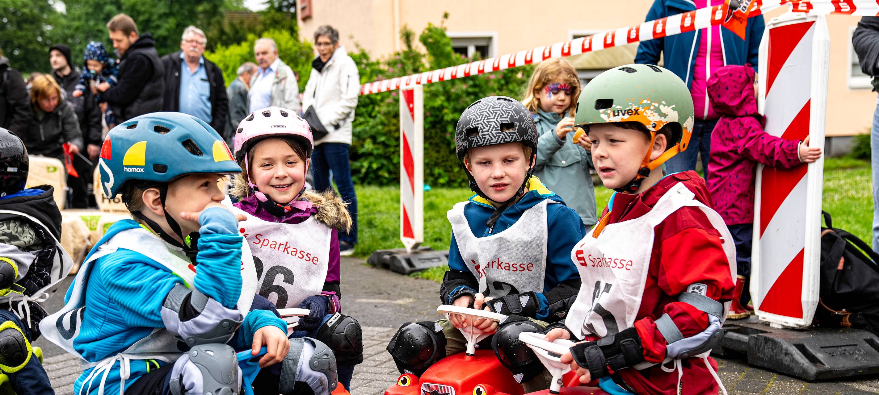 In Hünxe erobern Bobbycars den Brömmenkamp