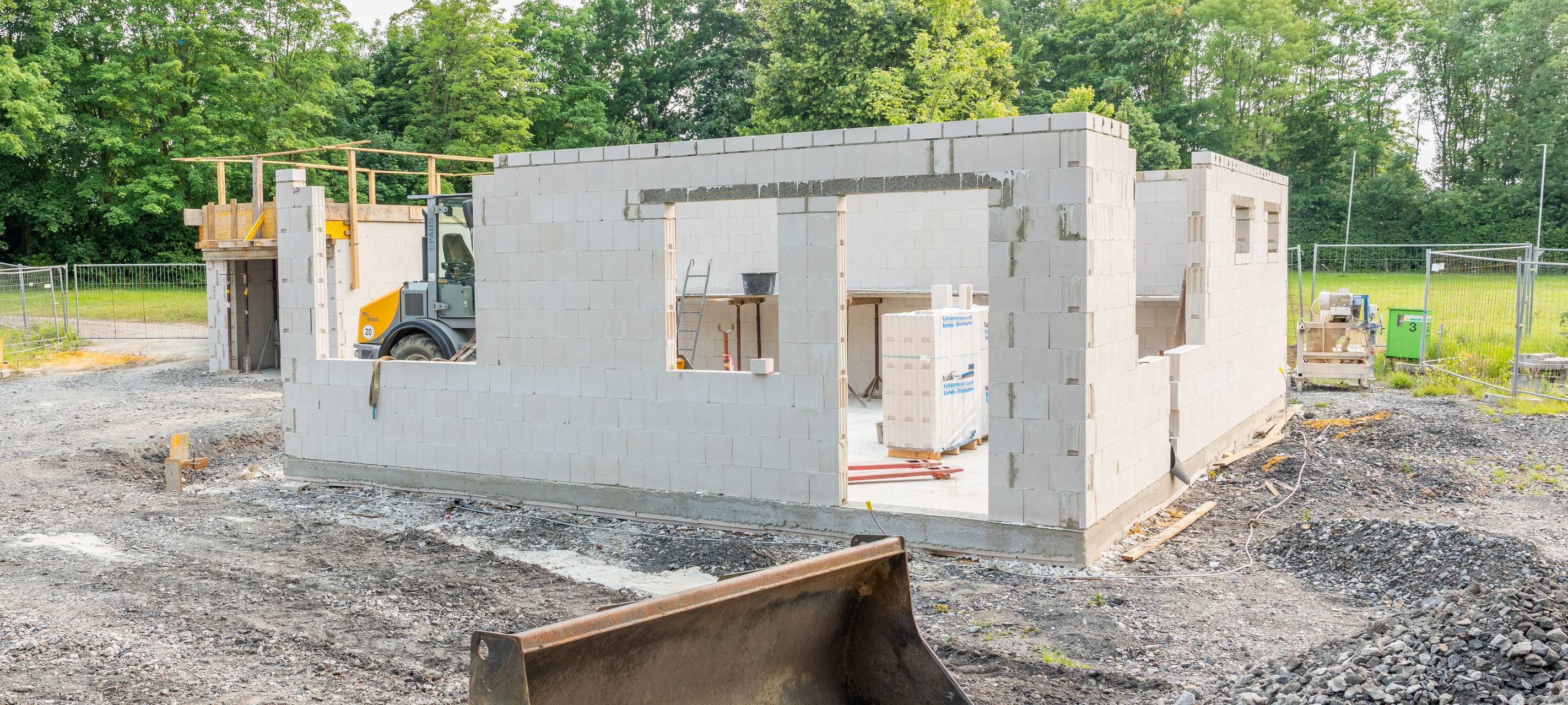 Bau für Minigolf-Mehrzweckgebäude in Wesel gestartet