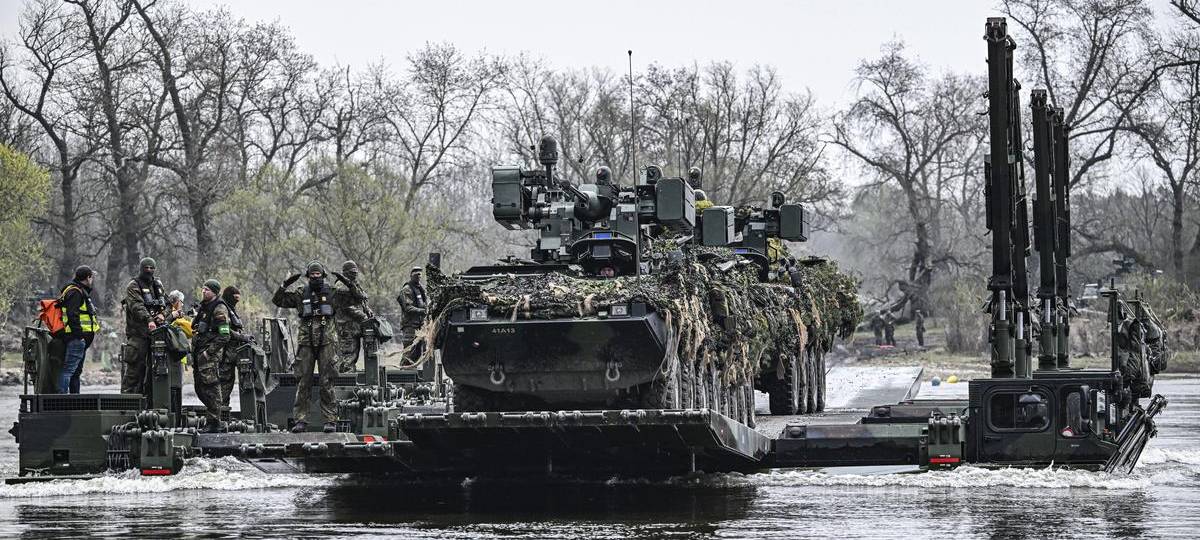 Militärkolonnen wegen großer NATO-Übung am Niederrhein