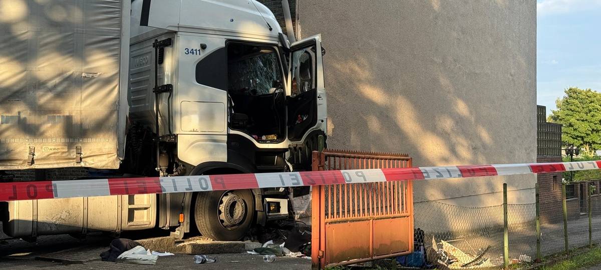Zwei Tote bei LKW-Unfall in Oberhausen-Holten