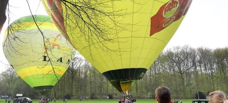 Heißluftballone heben im Kamp-Lintforter Zechenpark ab