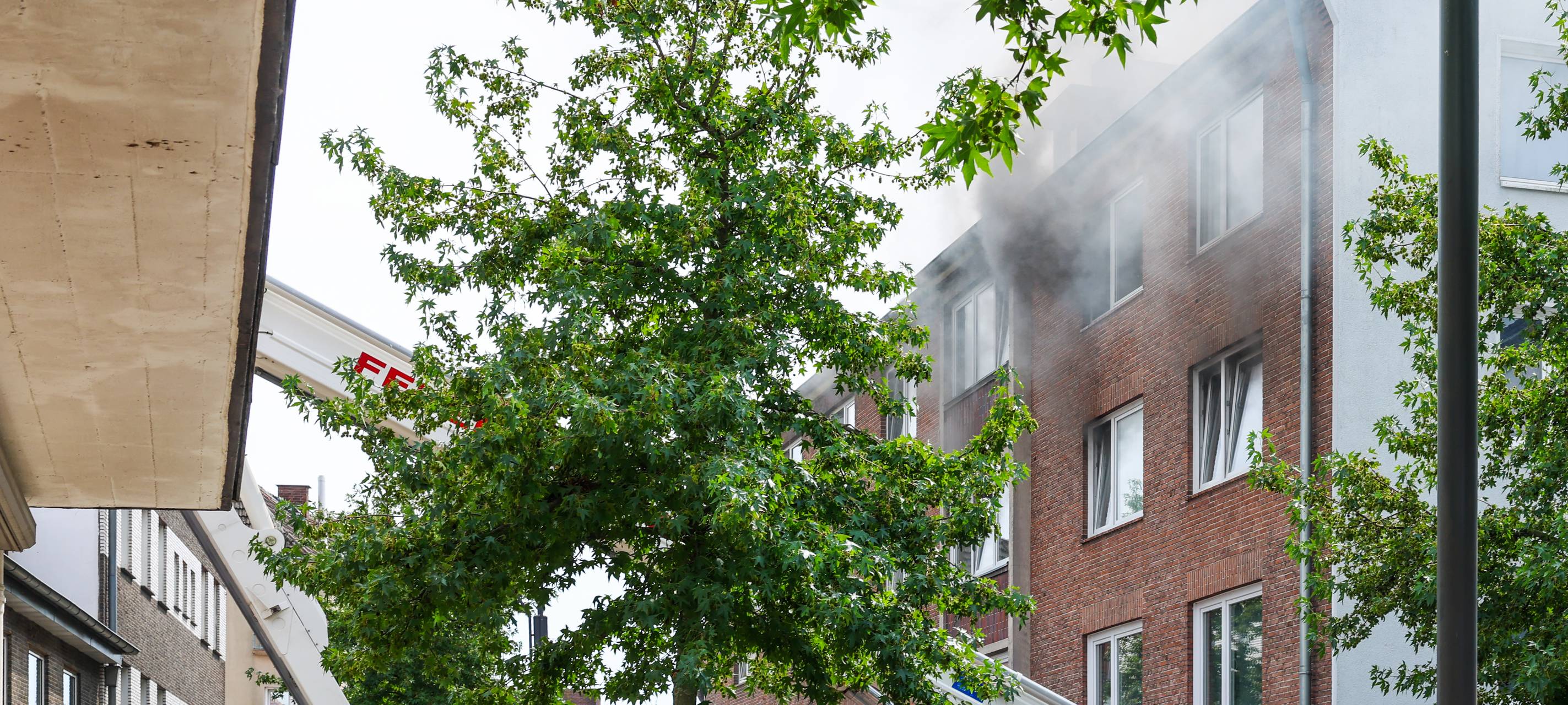 Sechs Verletzte nach Brand in Mehrfamilienhaus in Wesel