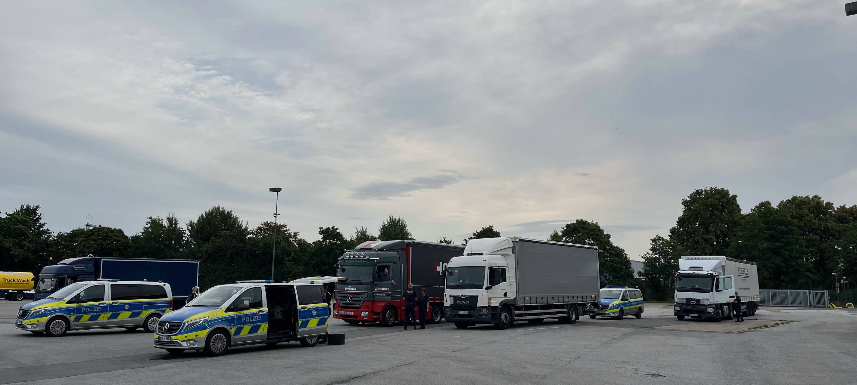Polizei stoppt unsichere Lkw in Hünxe