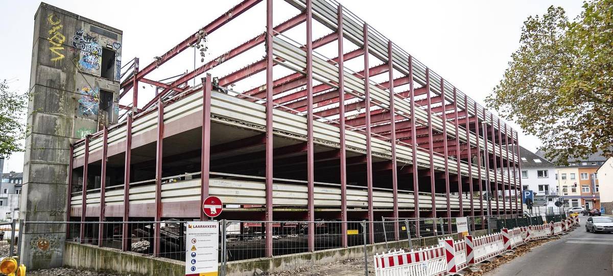 Warten auf über 60 Parkplätze an der Moerser Kautzstraße