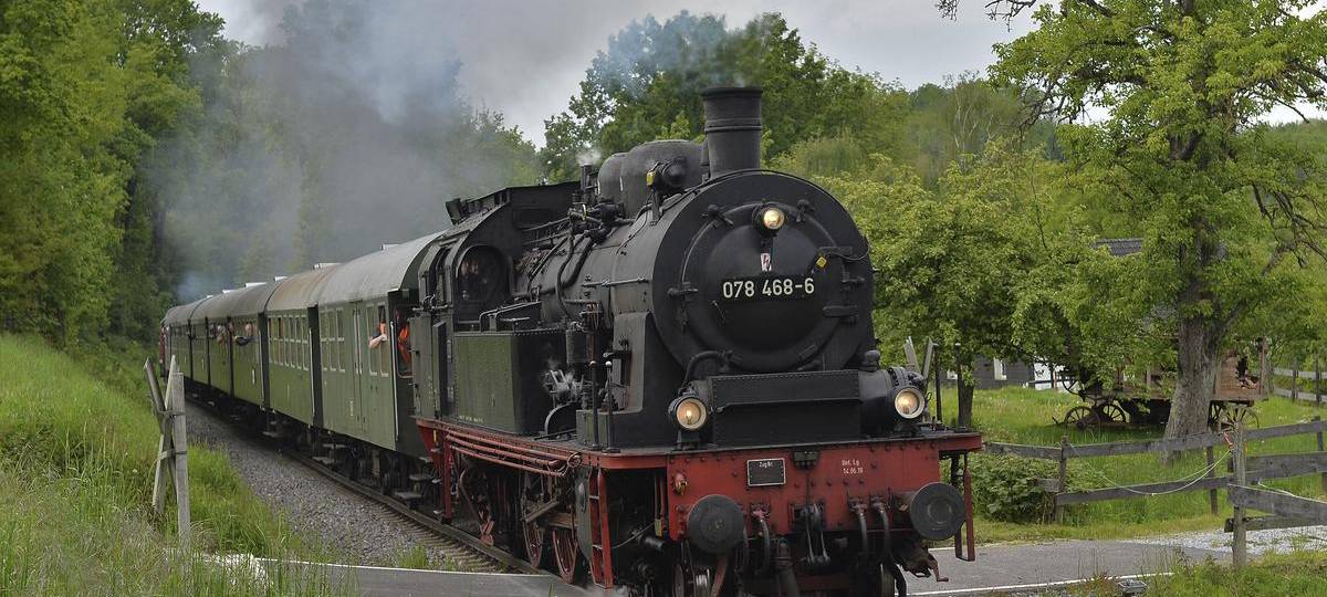 Historischer Zug fährt im September durch den Niederrhein