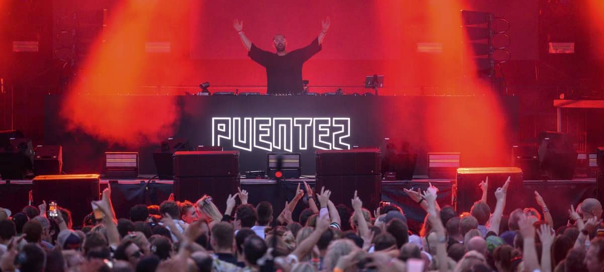 David Puentez legt beim Waikiki in Dinslaken auf