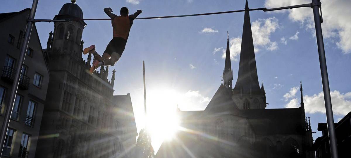 Weltklasse-Stabhochsprung auf dem Großen Markt in Wesel