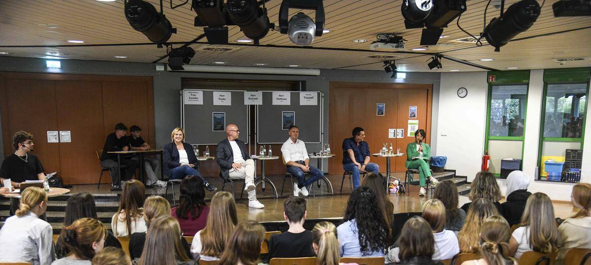 Junge Wähler im Kreis Wesel im direkten Austausch mit Politik