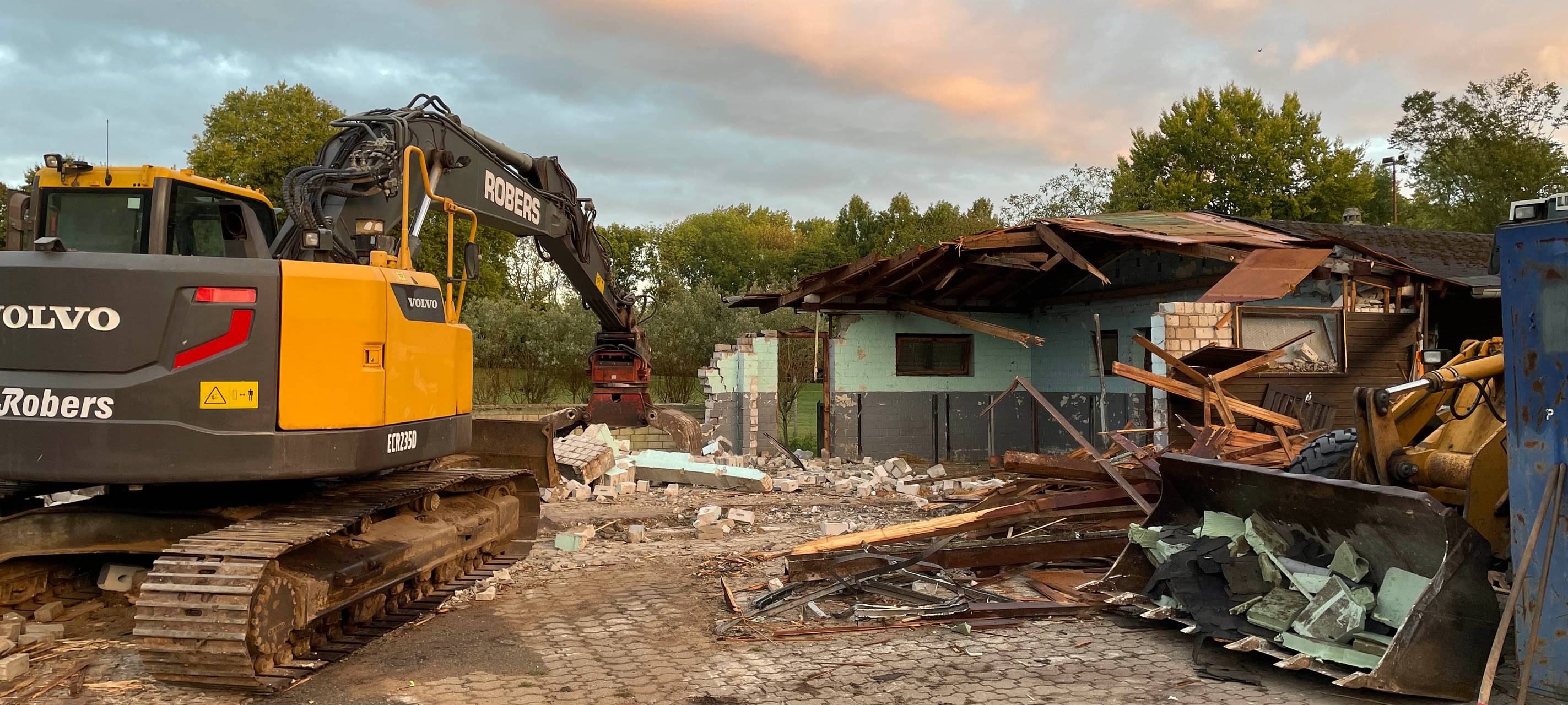 Abriss für neuen Stall im Moerser Freizeitpark