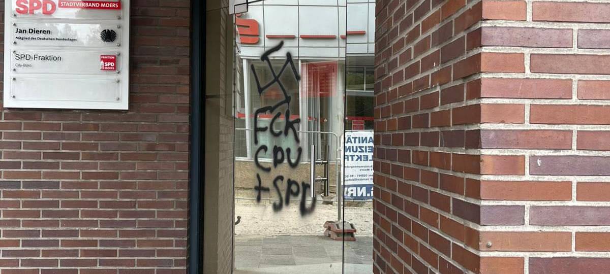 Parteizentralen in Moers mit Nazi-Symbolen beschmiert