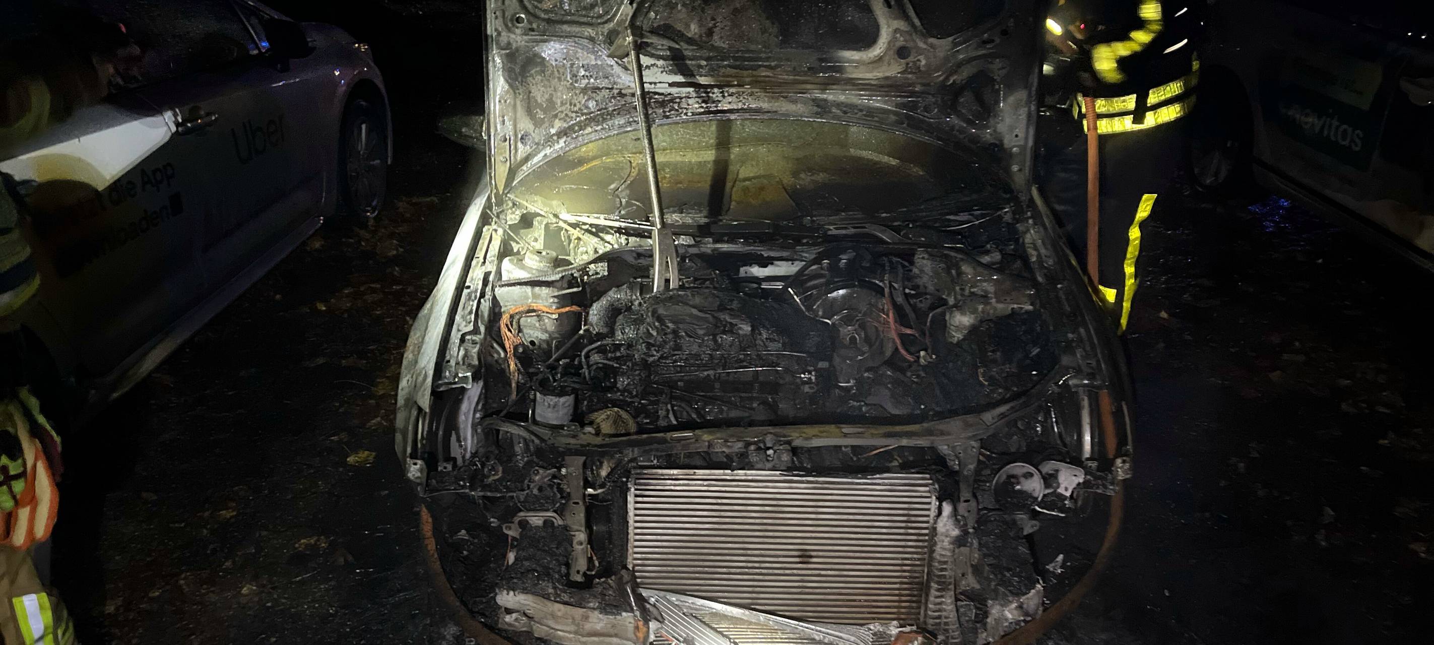 Auto in Duisburg ausgebrannt – Zeugen gesucht