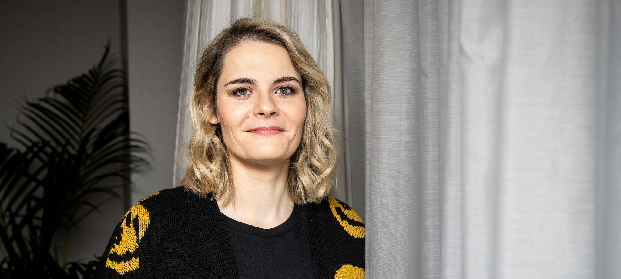 Hazel Brugger gewinnt Comedypreis für ESC-Moderation