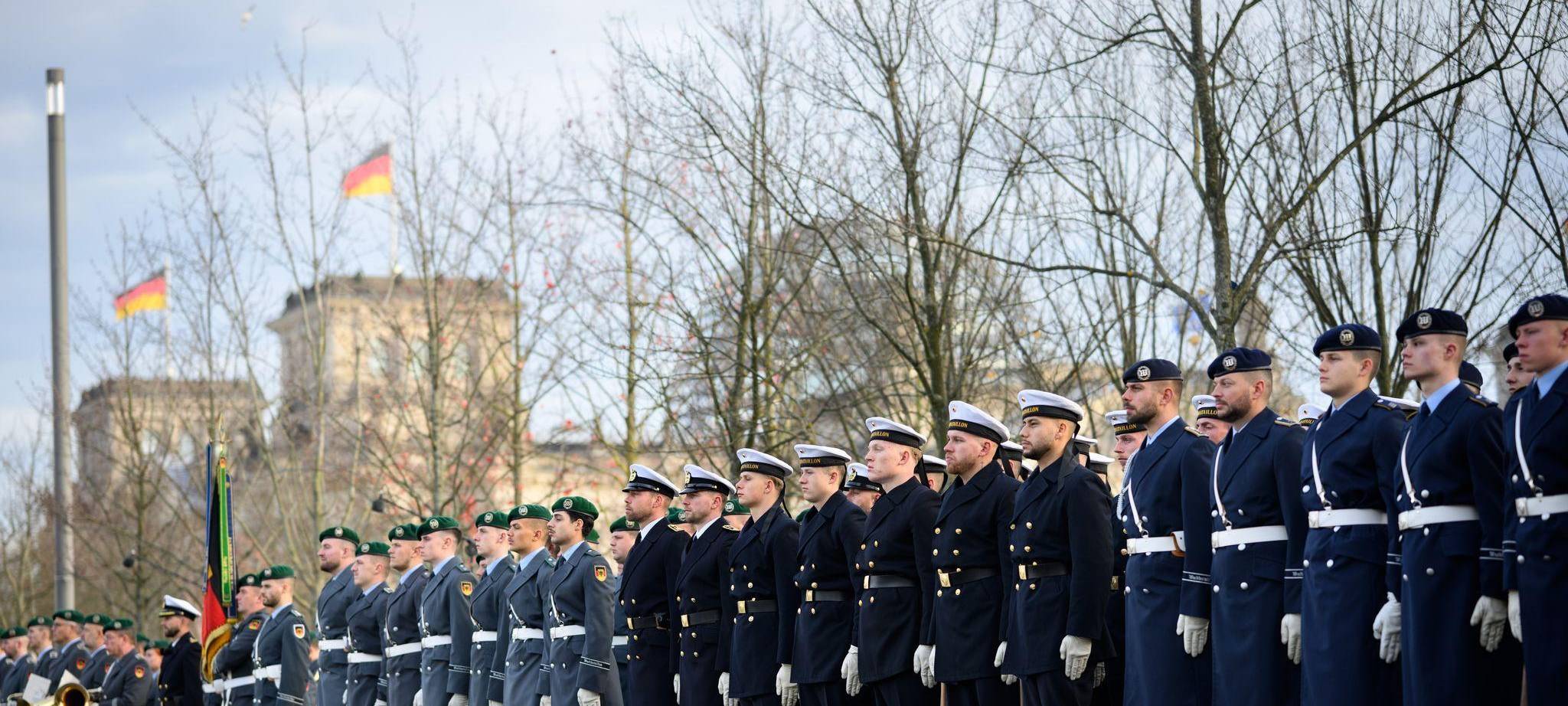 70. Jahrestag der Bundeswehr - Feierliches Gelöbnis