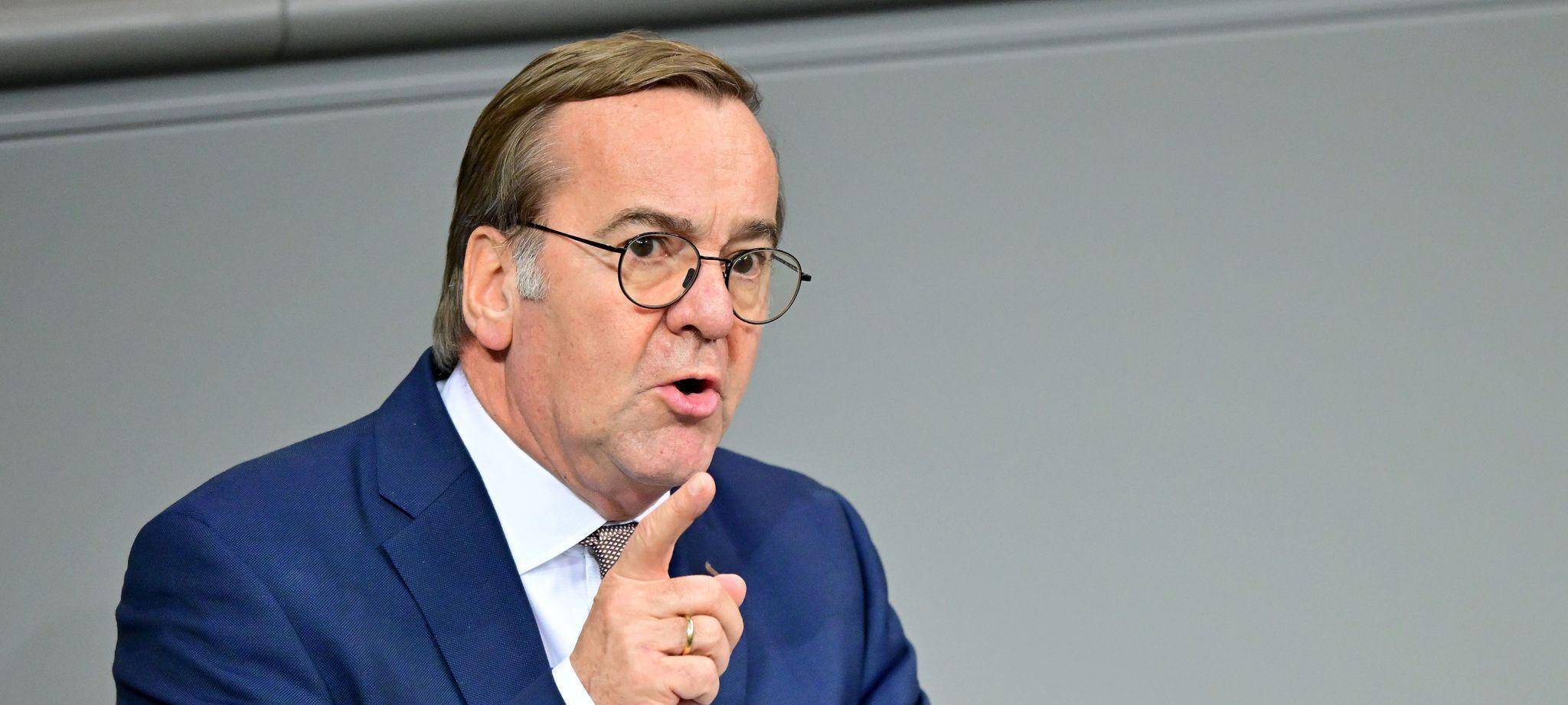 Bundestag billigt Wehrdienstgesetz