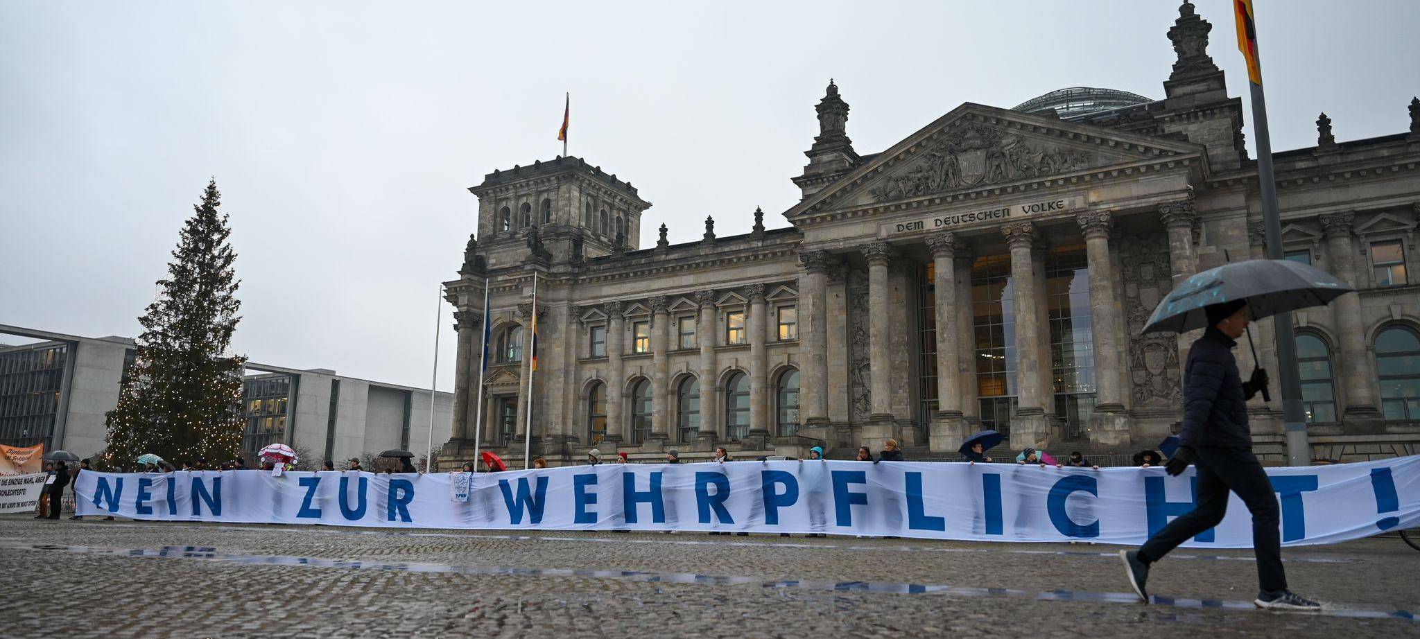 Protest gegen Bundestagsbeschluss des Wehrdienstgesetzes